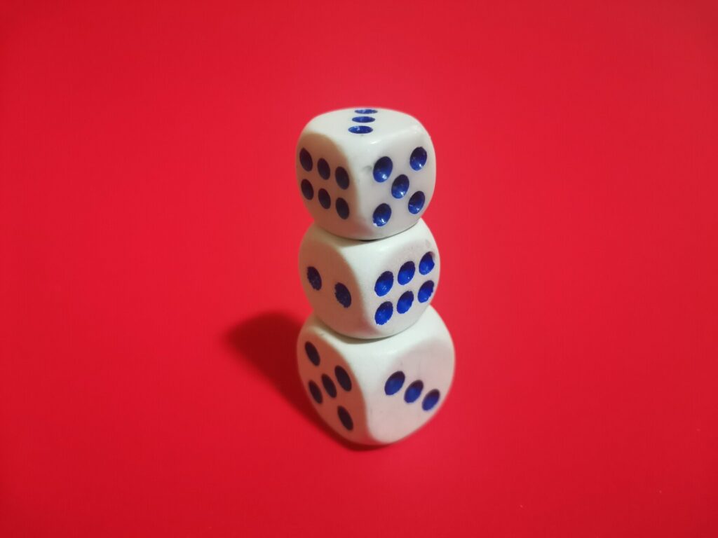 Rzuć kostką i zmień swoje życie w Slottica Casino